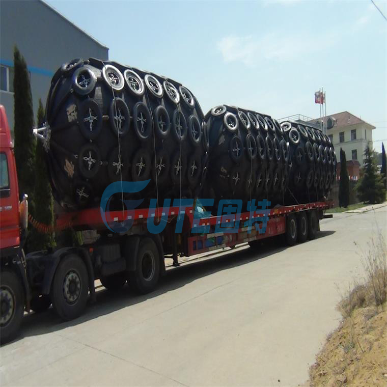 Inflatable rubber fender for ship