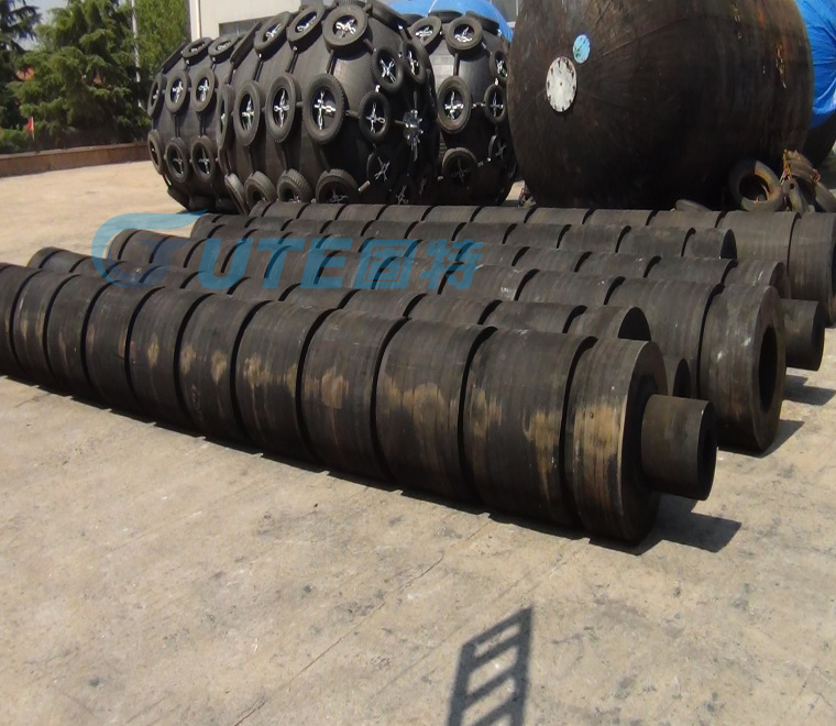 Rubber tug fender