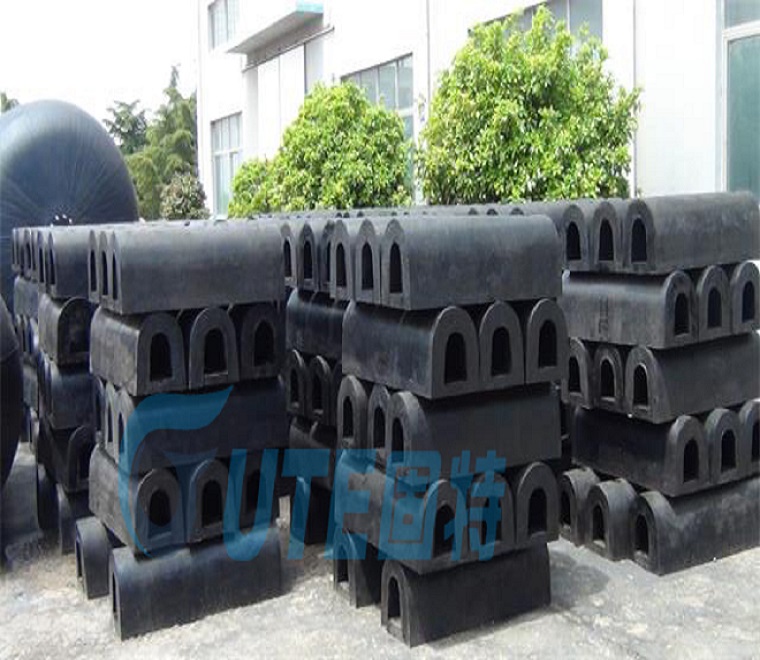 Type D rubber fender